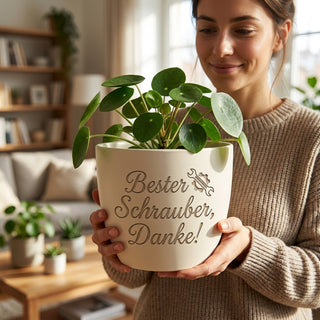 Personalisierter Blumentopf — Geschenk Kfz Mechatroniker Abschied — im Wohnambiente