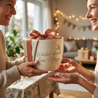 Personalisierter Blumentopf mit Gravur — Dankeschön für Krankenpfleger — als persoenliche Geschenk-Uebergabe