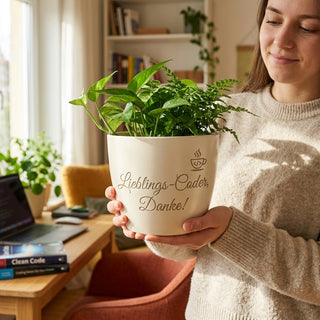 Personalisierter Blumentopf mit Gravur — Danke Geschenk Frontend Entwickler — im Wohnambiente