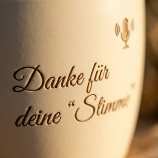 Personalisierter Blumentopf mit Gravur — Danke Geschenk für Moderatorin — Detailaufnahme