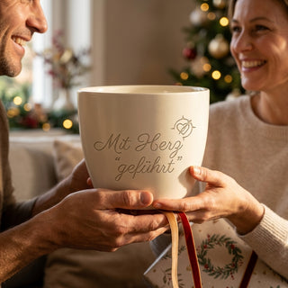 Personalisierter Blumentopf 'Mit Herz geführt' — Geschenk für Filialleiterin — als persoenliche Geschenk-Uebergabe