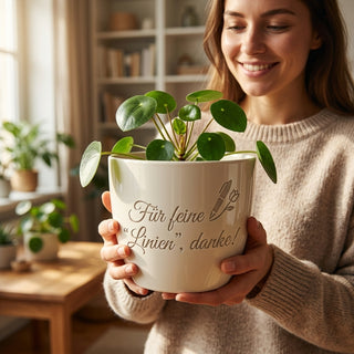 Personalisierter Blumentopf — Geschenk Permanent Make Up Artistin — im Wohnambiente