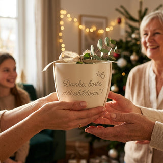 Personalisierter Blumentopf mit Gravur — Danke Geschenk für Ausbilderin — geschenk_uebergabe