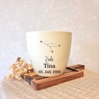 Beiger Blumentopf mit Krebs-Sternbild und Gravur "Krebs Tina 03. Juli 1989". Perfektes Geschenk von Natur Macher.