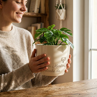 Personalisierter Blumentopf mit Gravur — Danke Geschenk für Mentor — im Wohnambiente
