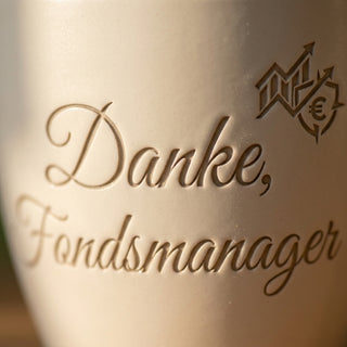 Personalisierter Blumentopf mit Gravur — Dankeschön für Fondsmanager — Detailaufnahme