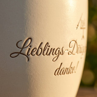 Persönliches Geschenk für den Dirigenten – Gravur: Lieblings-Dirigent, danke! — Detailaufnahme