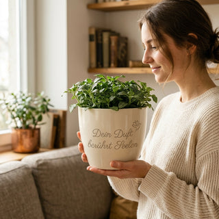 Geschenk für Aromatherapeutin – Blumentopf mit individueller Gravur — lifestyle