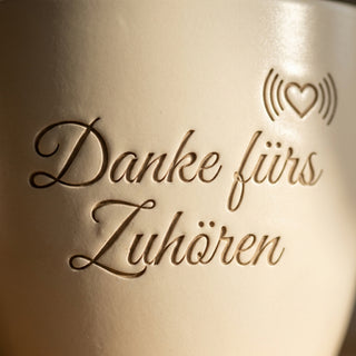Personalisierter Blumentopf mit Gravur — Geschenk Psychologe — Detailaufnahme