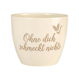 Blumentopf mit Gravur "Ohne dich schmeckt nichts" — Geschenk Köchin — Detailansicht der Lasergravur