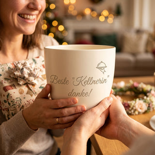 Personalisierter Blumentopf mit Gravur 'Beste Kellnerin' — Dankeschön Geschenk — als persoenliche Geschenk-Uebergabe