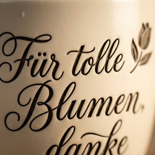 Persönlicher Blumentopf mit Gravur – Das ideale Geschenk vom Blumenhändler — Detailaufnahme