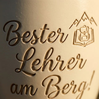 Personalisierter Blumentopf mit Gravur — Geschenk Snowboardlehrer Dankeschön — Detailaufnahme