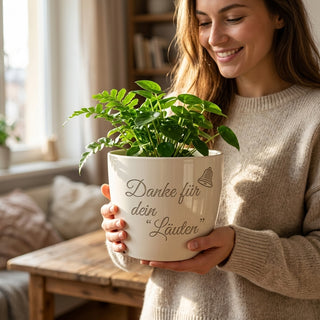Personalisierter Blumentopf mit Gravur — Geschenk Küster Verabschiedung — im Wohnambiente