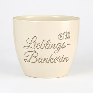 Personalisierter Blumentopf mit Gravur — Geschenk Bankerin Abschied — Detailansicht der Lasergravur