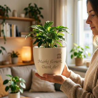 Personalisierter Blumentopf mit Gravur — Geschenk Marktleiter Wertschätzung — im Wohnambiente