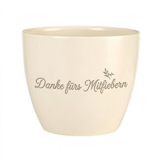 Personalisierter Blumentopf mit Gravur — Geschenk Handballtrainer Dankeschön — Detailansicht der Lasergravur