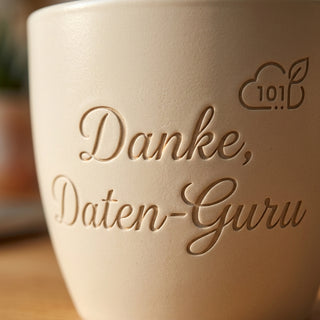 Persönliches Geschenk für Datenanalysten – Gravur: Danke, Daten-Guru — Detailaufnahme