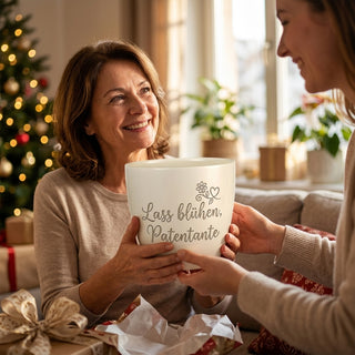 Personalisierter Blumentopf mit Gravur — Geschenk Patentante Geburtstag — als persoenliche Geschenk-Uebergabe