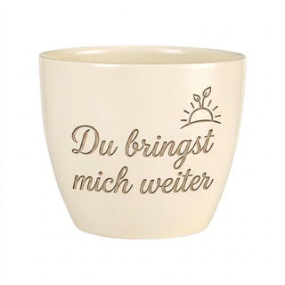 Personalisierter Blumentopf mit Gravur — Geschenk für Nachhilfelehrer zum Dankeschön — Detailansicht der Lasergravur