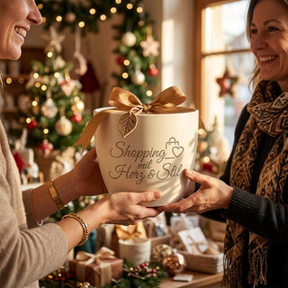 Personalisierter Blumentopf mit Gravur — Geschenk für Einkäuferin — als persoenliche Geschenk-Uebergabe