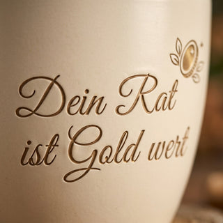 Persönliches Geschenk für Finanzberaterinnen – Blumentopf mit Gravur — Detailaufnahme