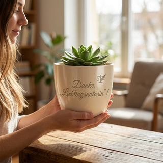Personalisierter Blumentopf mit Gravur — Danke Geschenk für Notarin — im Wohnambiente