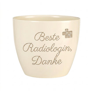 Personalisierter Blumentopf mit Gravur — Geschenk Radiologin Danke — Detailansicht der Lasergravur
