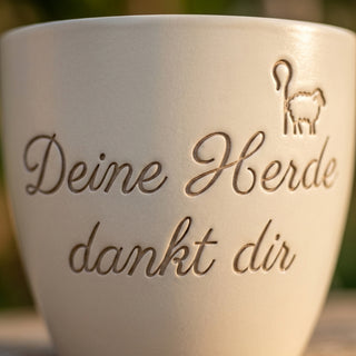 Personalisierter Blumentopf mit Gravur — Geschenk für Hirten & Pfarrer — Detailaufnahme