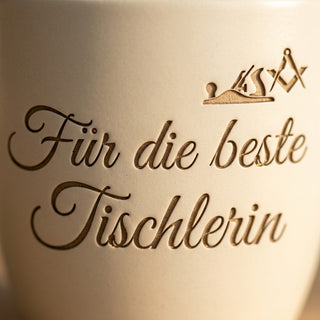 Personalisierter Blumentopf »Für die beste Tischlerin« — Geschenk Tischlerin — Detailaufnahme