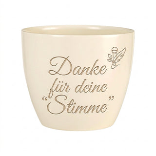 Personalisierter Blumentopf — Geschenk Sprecherin „Danke für deine Stimme“ — Detailansicht der Lasergravur