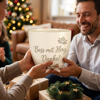 Personalisierter Blumentopf — Geschenk Chef Abschied Danke Gravur — als persoenliche Geschenk-Uebergabe