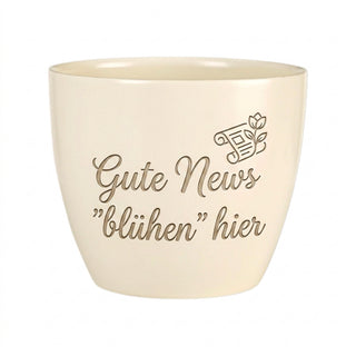 Personalisierter Blumentopf mit Gravur — Geschenk für Nachrichtensprecherin — Detailansicht der Lasergravur