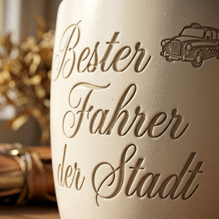 Personalisierter Blumentopf mit Gravur — Geschenk Taxifahrer Dankeschön — Detailaufnahme