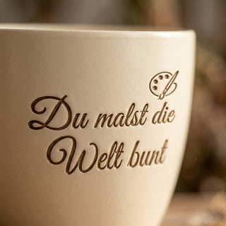 Personalisierter Blumentopf mit Gravur — Geschenk Kunstlehrerin Abschied — Detailaufnahme
