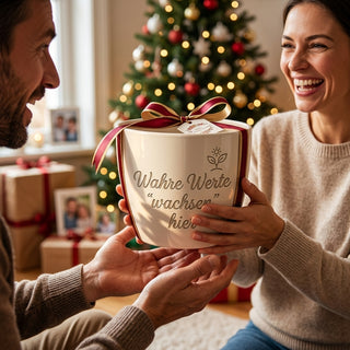 Personalisierter Blumentopf mit Gravur — Geschenk Juwelier Geschäftseröffnung — als persoenliche Geschenk-Uebergabe