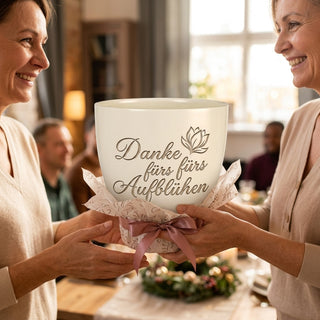 Blumentopf mit Gravur "Danke fürs Aufblühen" - Geschenk Integrationshelfer — als persoenliche Geschenk-Uebergabe