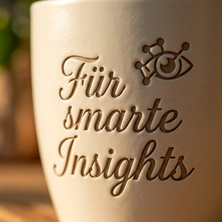 Geschenk für Data Scientists – Gravierter Blumentopf mit persönlicher Note — Detailaufnahme