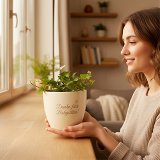 Personalisierter Blumentopf mit Gravur — Babysitter Geschenk zum Dankeschön — im Wohnambiente