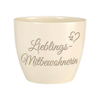 Personalisierter Blumentopf mit Gravur — Geschenk Mitbewohnerin — Detailansicht der Lasergravur