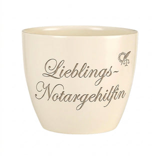 Personalisierter Blumentopf mit Gravur — Geschenk für Notarfachangestellte — Detailansicht der Lasergravur