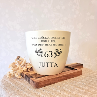 Gravierter Blumentopf "Viel Glück, Gesundheit" mit "63" und "Jutta", Geburtstagsgeschenk zum 63. Geburtstag.
