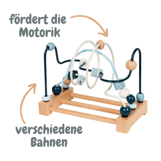 Goki Motorikschleife Azur: Hölzerne Schleife mit blauen, weißen und naturfarbenen Perlen auf verschlungenen Bahnen. Förder...