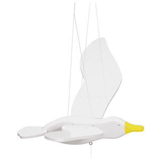 Goki Schwingtier Möwe, weiß mit gelbem Schnabel, an Schnüren hängend, 56 cm Spannweite.
