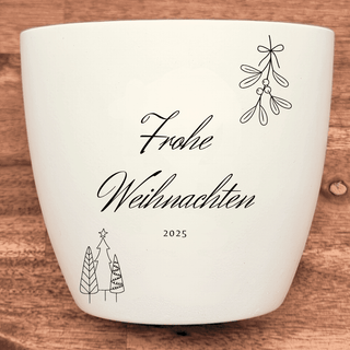 Weißer Blumentopf mit "Frohe Weihnachten 2025", Mistelzweig und Tannenbaum-Motiv. Weihnachtsgeschenk von Natur Macher.