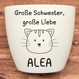 Weißer Blumentopf mit Katzenmotiv und Aufschrift "Große Schwester, große Liebe" und dem Namen "ALEA". Geschenk für große S...
