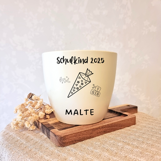 Gravierter Blumentopf "Schultüte" mit "Schulkind 2025" und "Malte", Einschulungsgeschenk von Natur Macher.