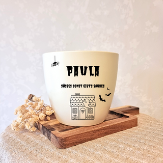 Weißer Halloween Blumentopf mit Gravur "PAULA", Spinnen, Fledermäusen, Geisterhaus und "Süsses sonst gibt's Saures".