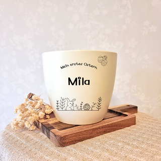 Gravierter Oster-Blumentopf "Mein erstes Ostern Mila" mit Osterhasen- und Eier-Motiv. Ostergeschenk von Natur Macher.