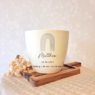 Personalisierter Blumentopf mit Regenbogenmotiv, Name "Matteo", Geburtsdaten 22.09.2022,  als Geburtsgeschenk.